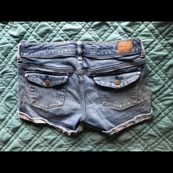 Size 4 AE Jean Shorts - Picture 2 of 4